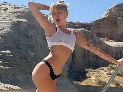 1117-Miley-Cyrus-Bday-Hot-Shots-PRIMARY