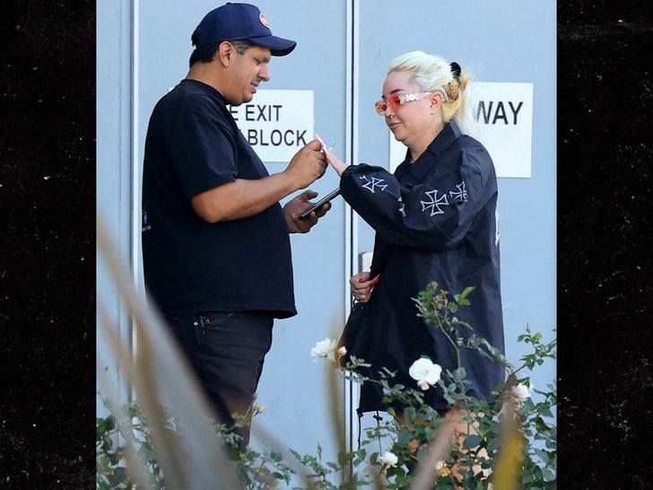 0128-Amanday-Bynes-Boyfriend-Zachary-PDA-In-LA-Sub2