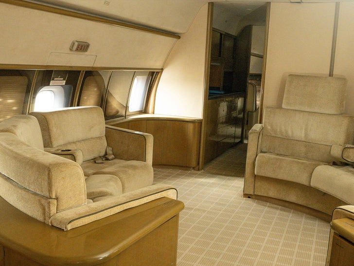 0224-Dentro-Epsteins-Jet-Sub3