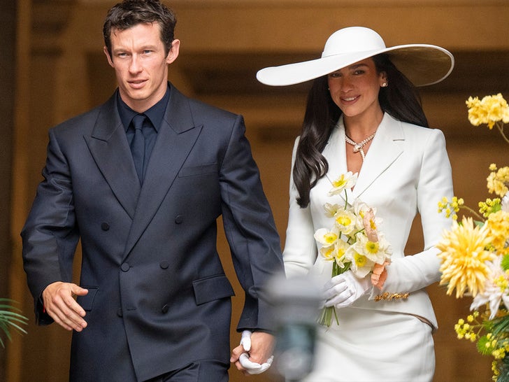 0601-Dua-Lipa-Callum-Turner-Tie-The-Knot-Sub2