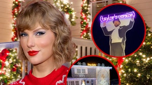 Taylor Swift, Travis Kelce Christmas House