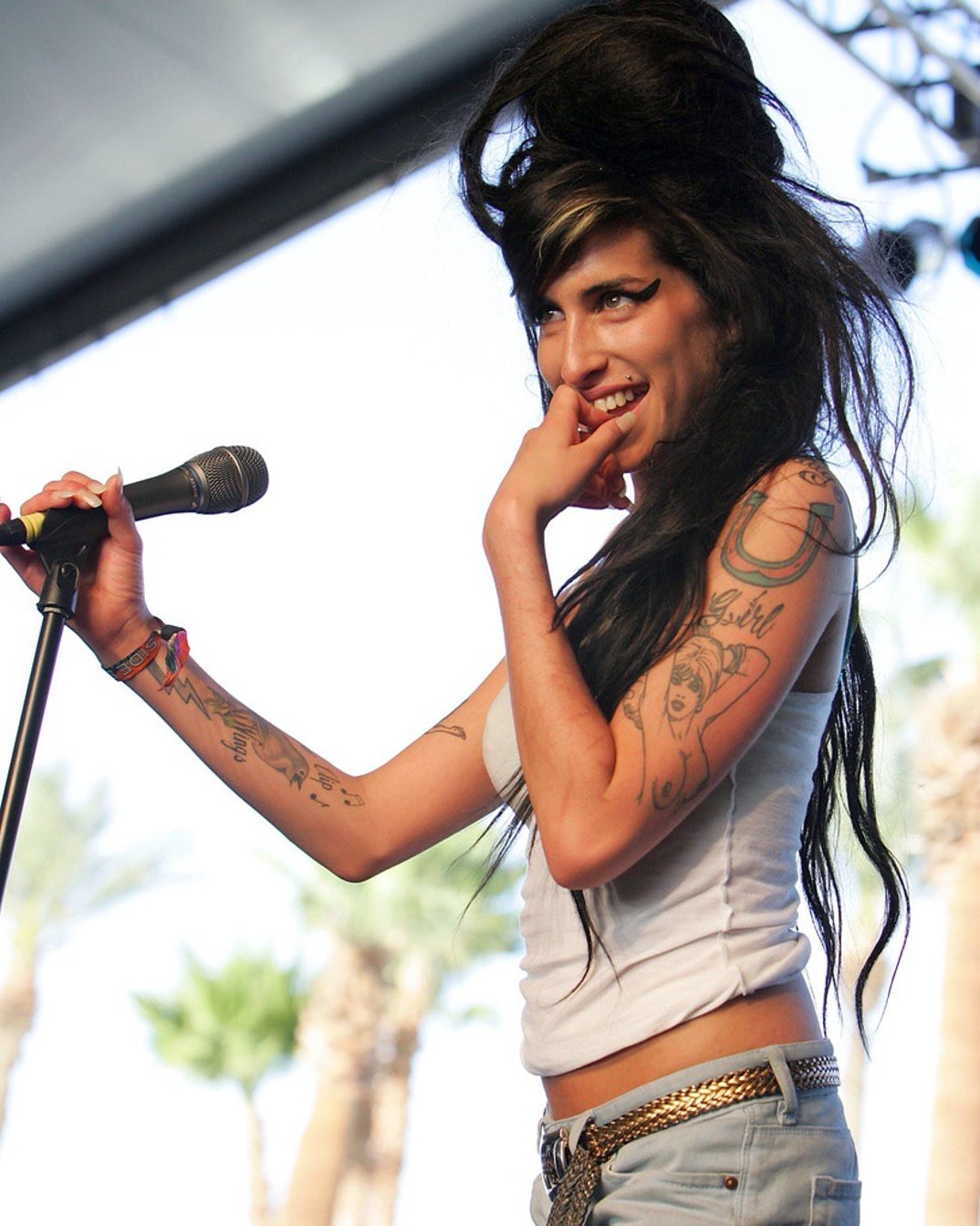 2007: Amy Winehouse performs