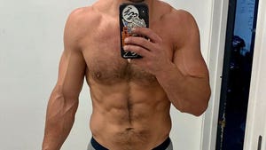 Ripped 'Bachelor' Bods -- Guess Who!