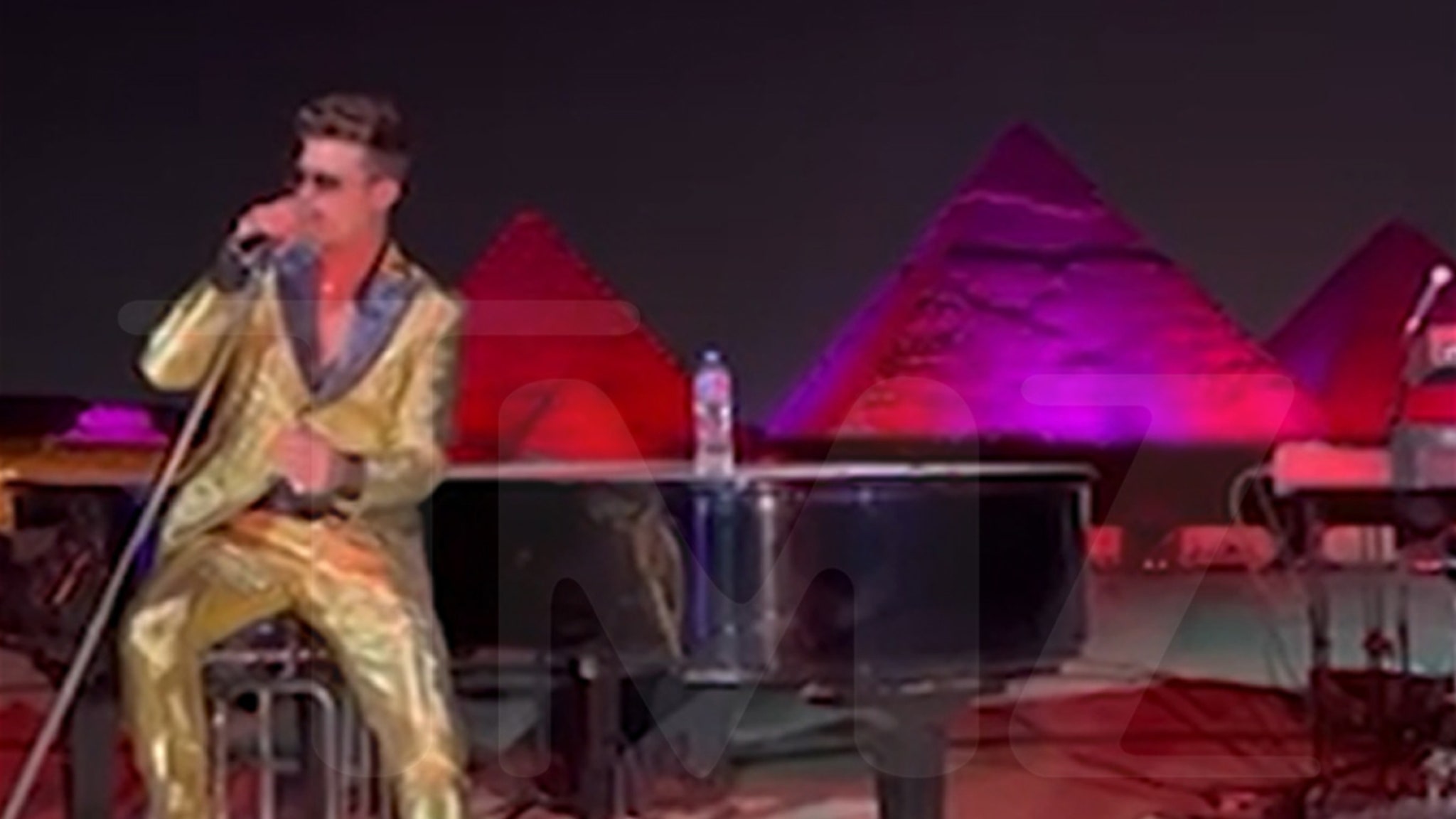 Robin Thicke Performs for Lavish Wedding at Base of Pyramids in Egypt