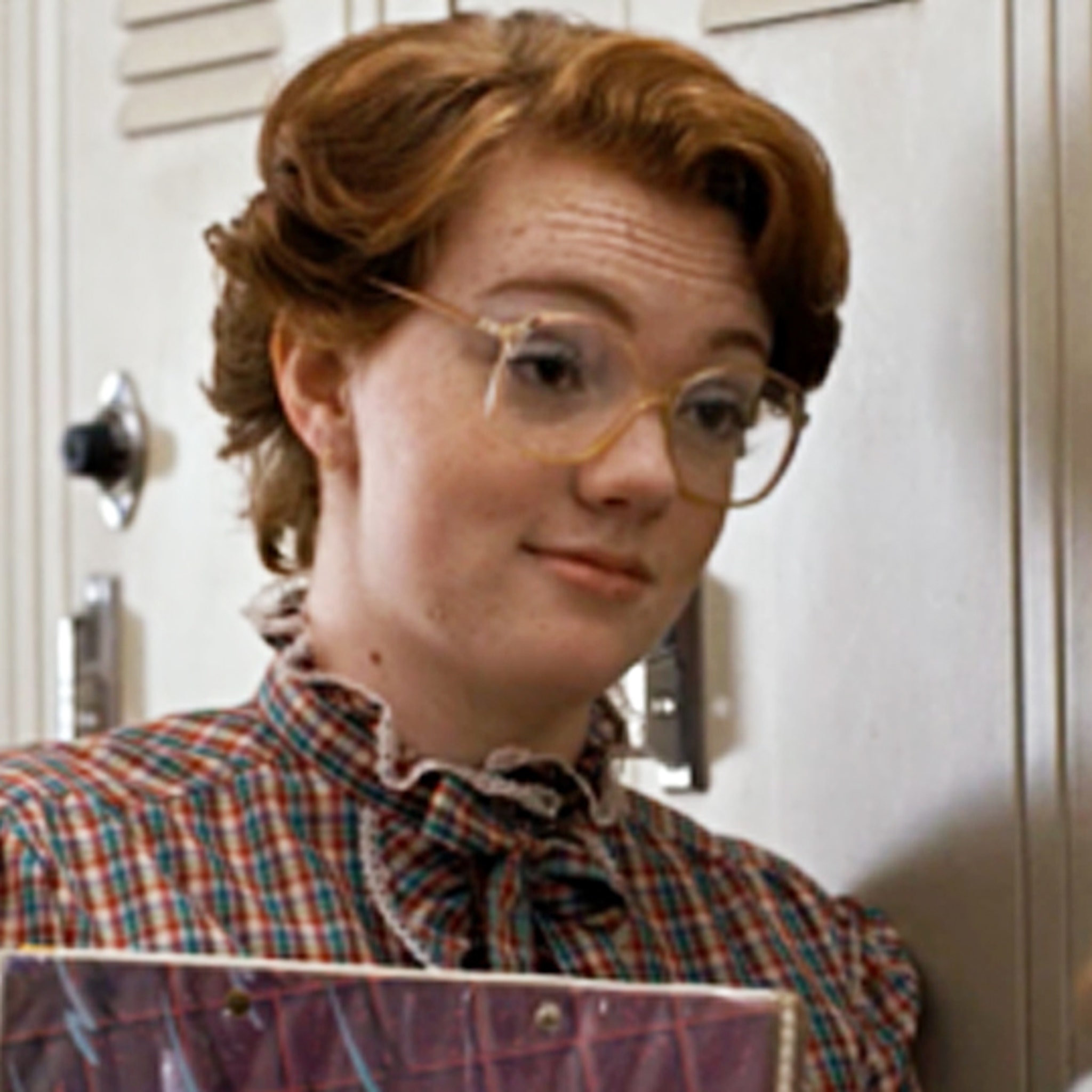 The Actor Who Played Barb On Stranger Things Opened Up About Her  Bisexuality On Twitter