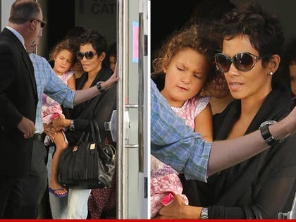 1124_halle_berry_gsi