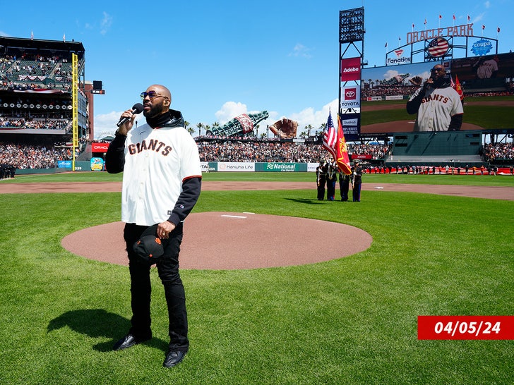 montell jordan singing performing oracle park