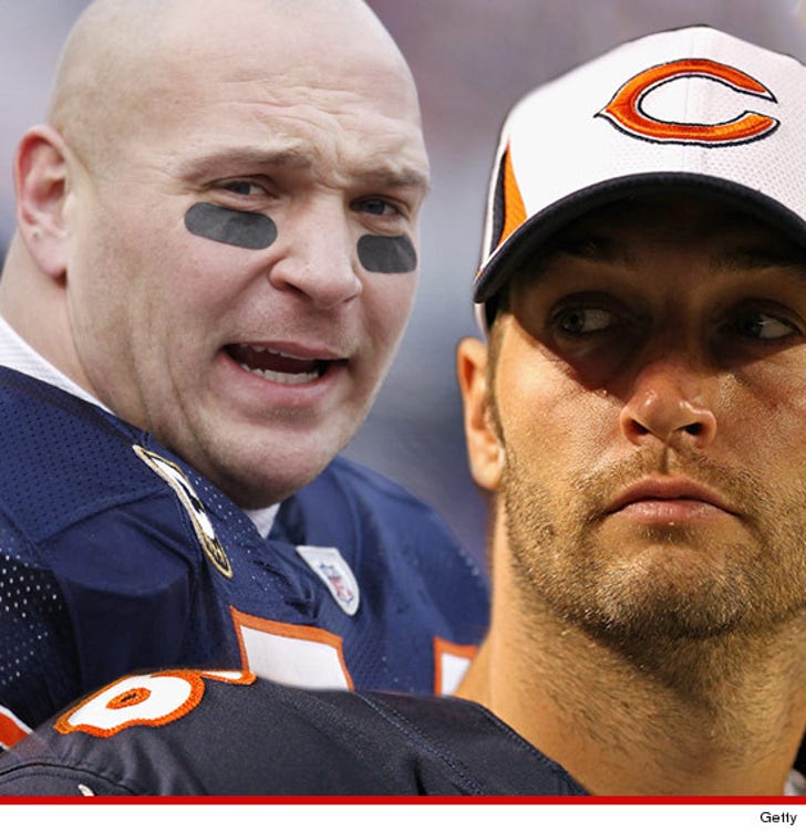 Brian Urlacher -- BOO HOO Jay Cutler Hasn't Called Since :: 0912-brian-urlacher-jay-cutler-getty-3