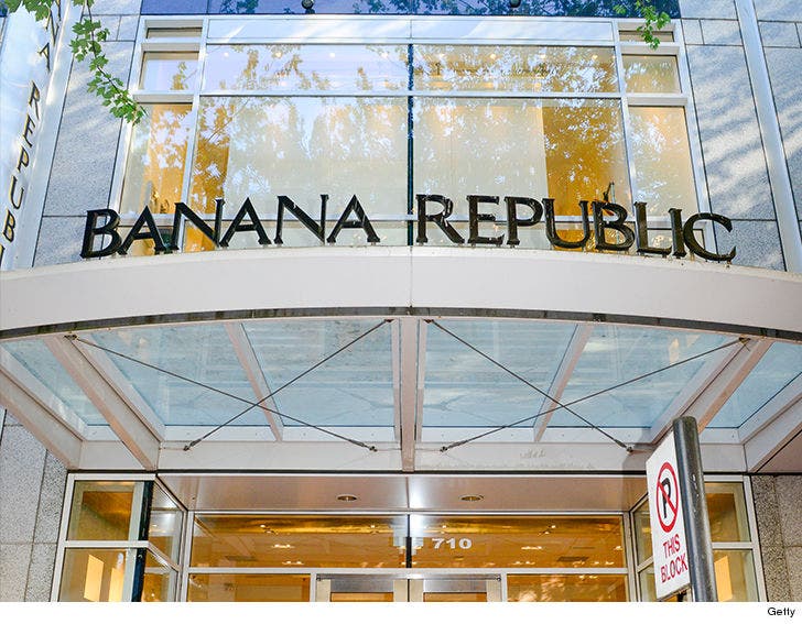 Banana Republic Ex-Employee Sues for Braids Discrimination