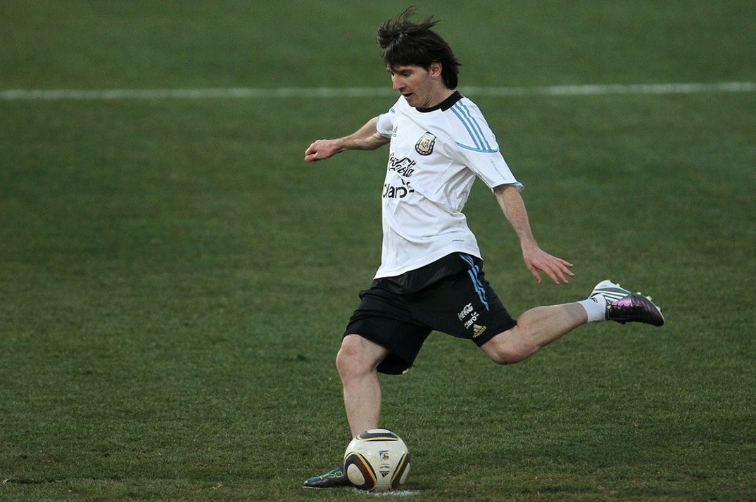 Lionel Messi On The Field Photos 3