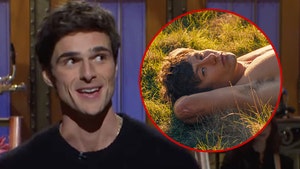 Jacob Elordi Jokes on 'SNL' about 'Saltburn' Sex Scene on Grave