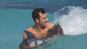 013125-justin-theroux-primary