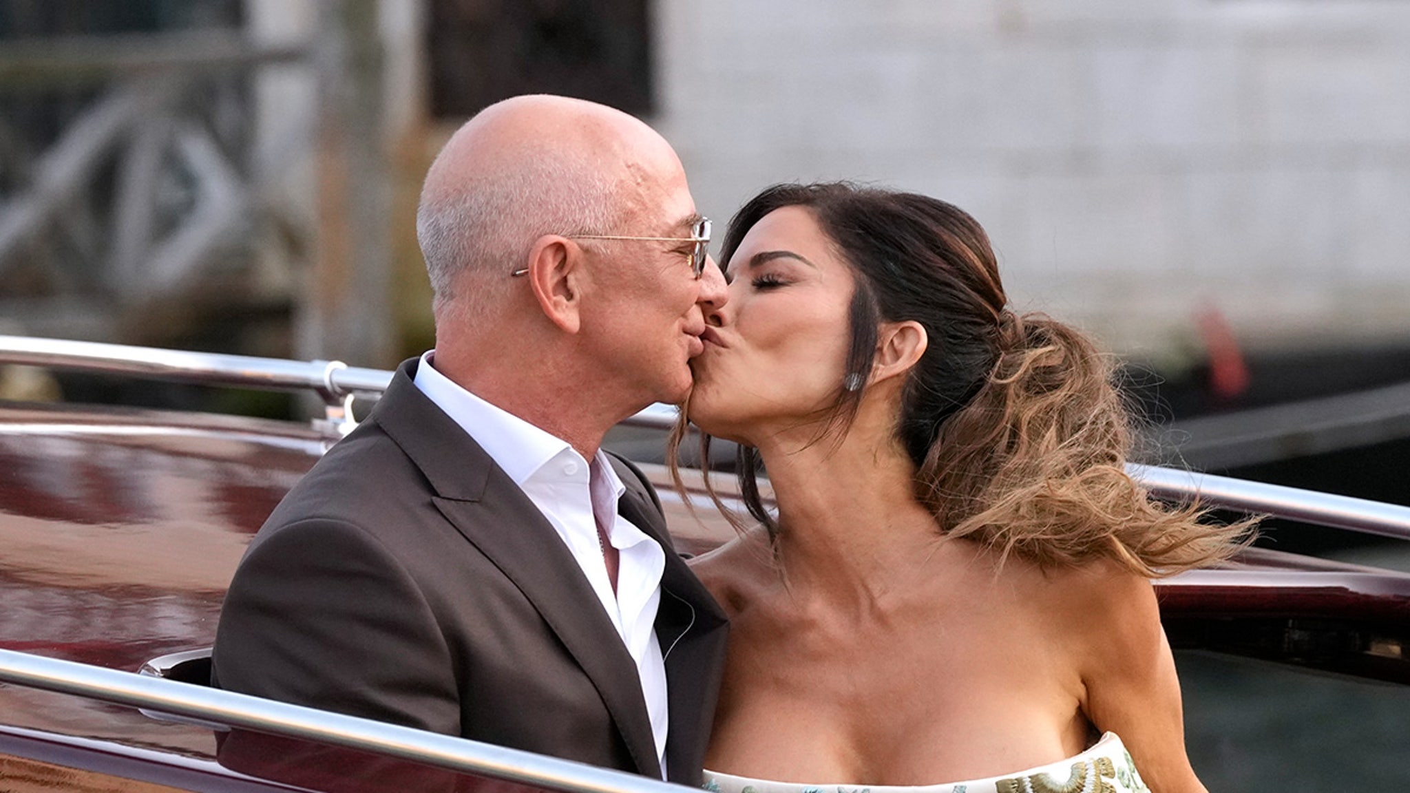 Jeff Bezos, Lauren Sanchez Kiss & Wave En Route to Wedding Rehearsal Jeff Bezos, Lauren Sanchez Kiss & Wave En Route to Wedding Rehearsal