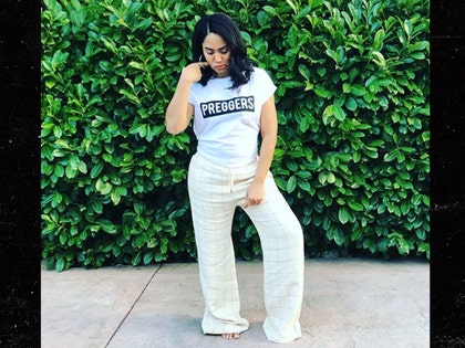 0202_Ayesha-Curry_pregnant_instagram