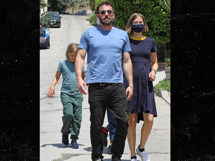 0815 ben affleck and kids backgrid