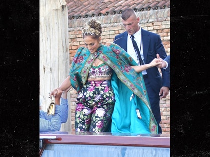 0830-jlo-bg-01