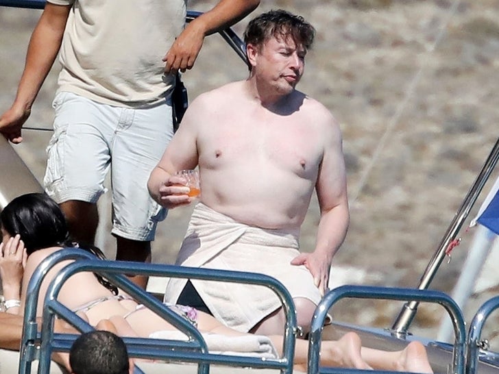 Elon Musk Vacations On Yacht in Mykonos