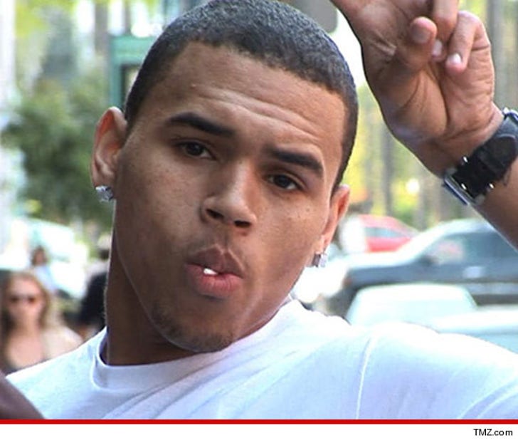 Chris Brown pulled a fast one Monday ... turning himself in at an L.A. jail...