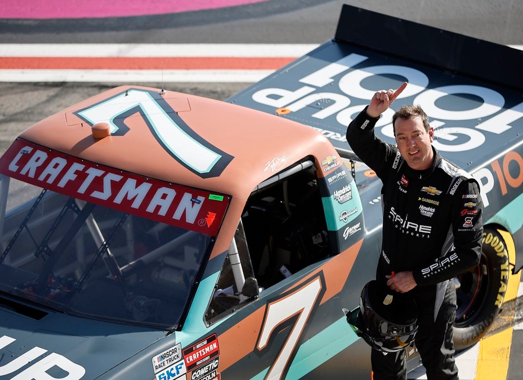 kyle busch on the track Photos10