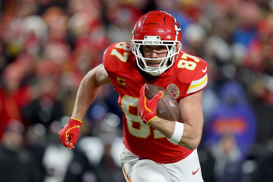 Travis Kelce On The Field 21