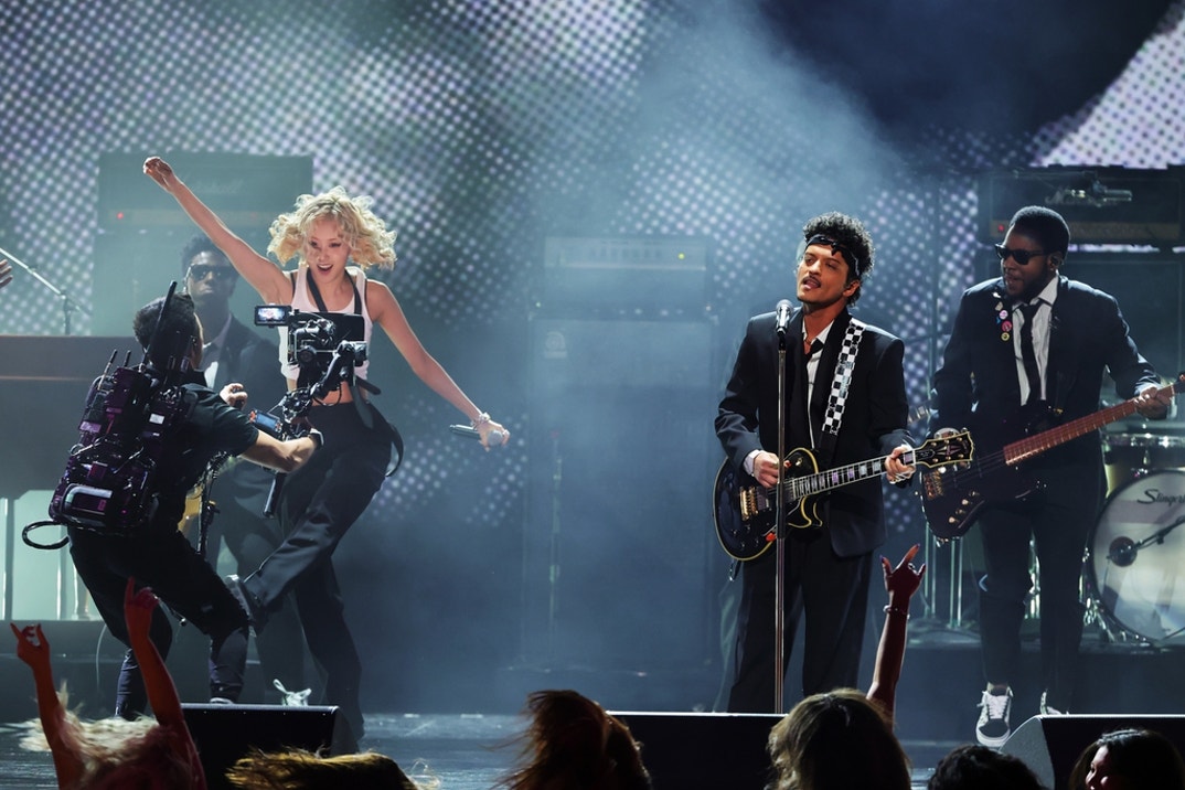 Rosé and Bruno Mars Grammys Performance 1
