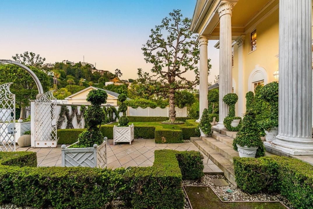 Richard Simmons Hollywood Hills New Photos 5