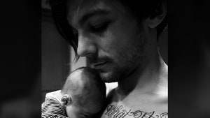 Louis Tomlinson -- Check Out My Kid ... First Pic of 1D Baby (PHOTO)