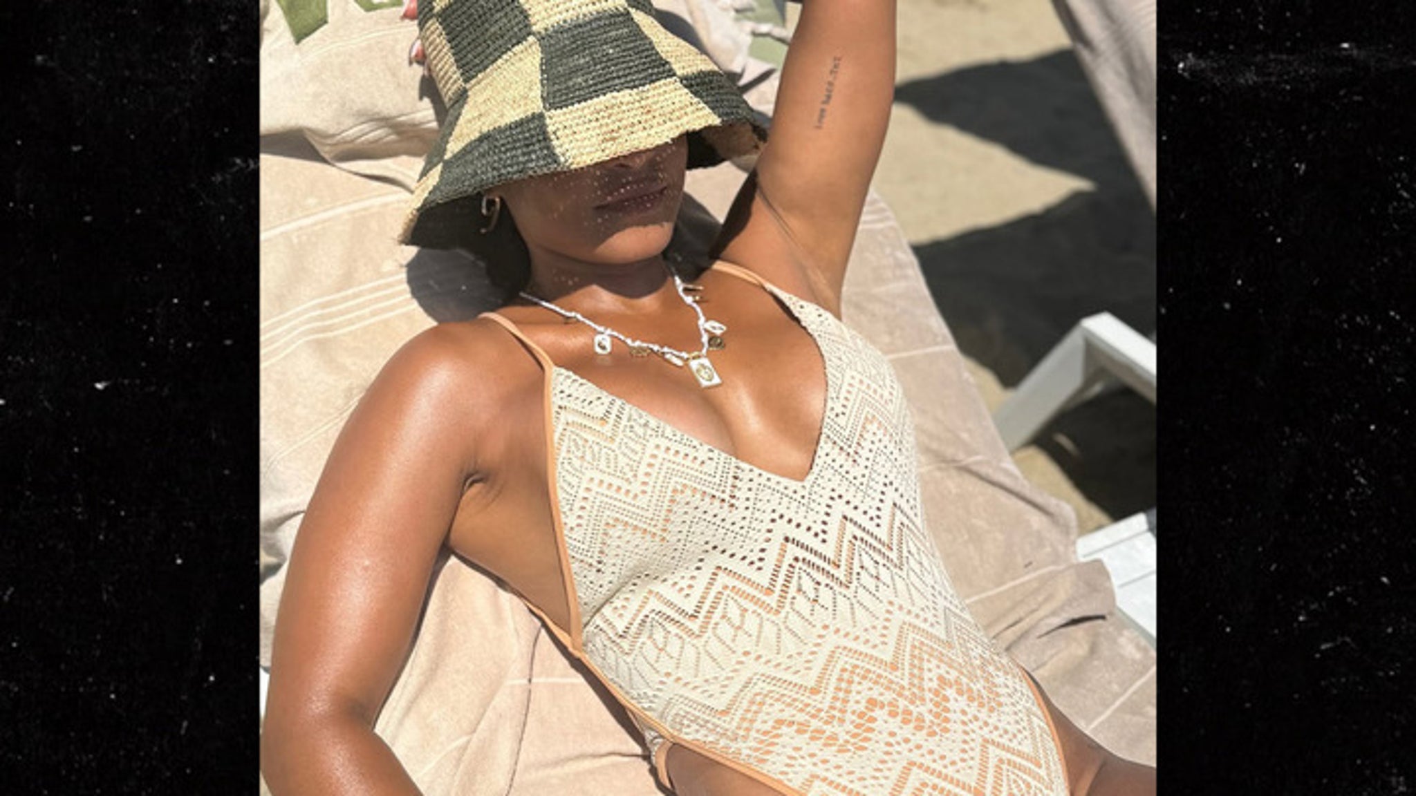 Guess Which Sexy Singer 'Dipped It Low' in This Hot Shot!