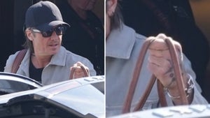 1002-Keith-Urban-No-Wedding-Ring-PRIMARY