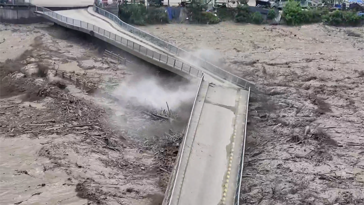 082626_nepal_flood_bridge_break_kal