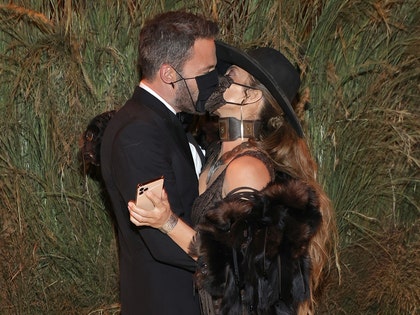 0913-ben affleck jlo met getty2