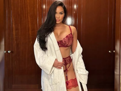 0627-Daphne-Joy-Hot-Shots-PRIMARY