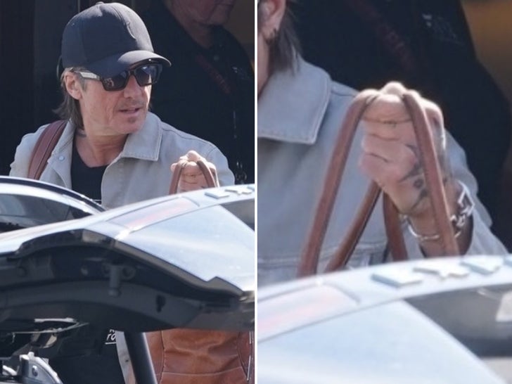 Keith Urban Ditches Wedding Ring in First Sighting Since Divorce Bombshell