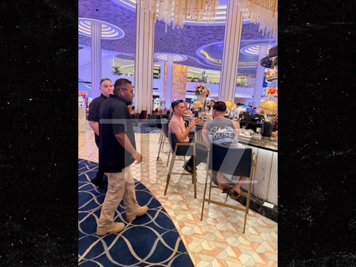 Robert Garcia no cassino em Las Vegas tmz 14