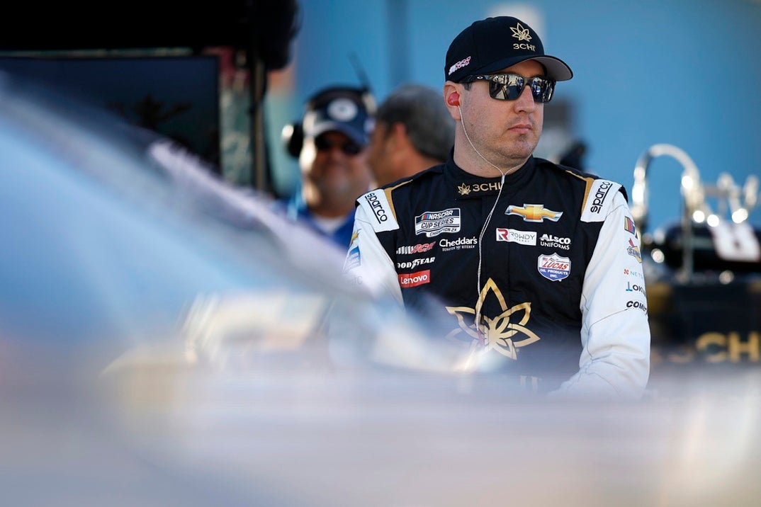 kyle busch on the track Photos3