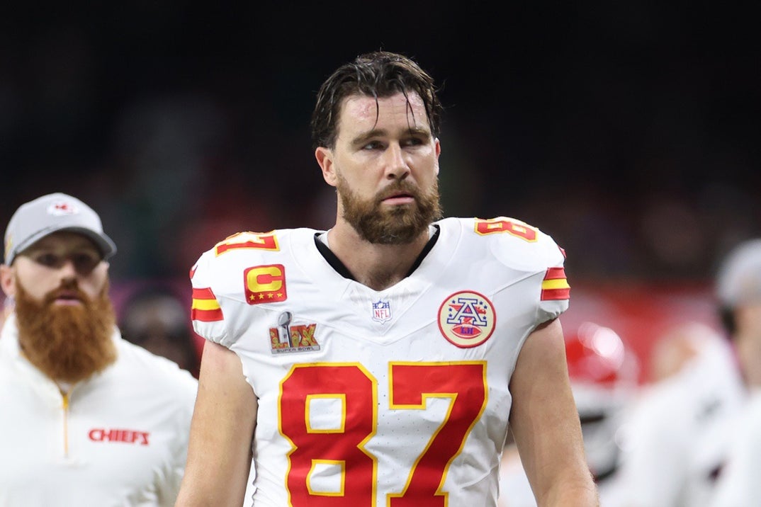 Travis Kelce On The Field 25