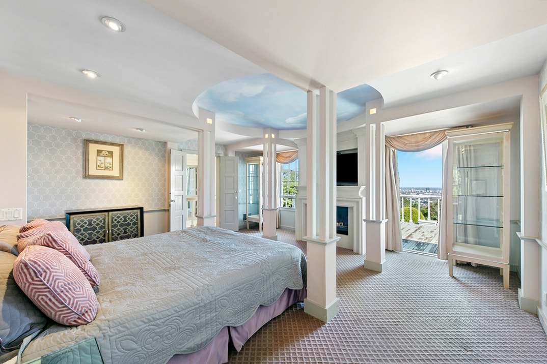 Richard Simmons Home Sale 33