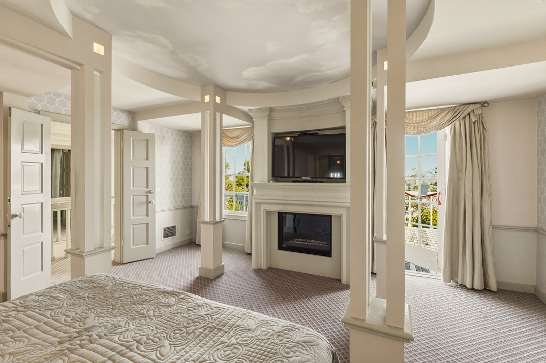 Richard Simmons Hollywood Hills New Photos 17