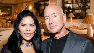 jeff bezos lauren sanches eating miami getty omp