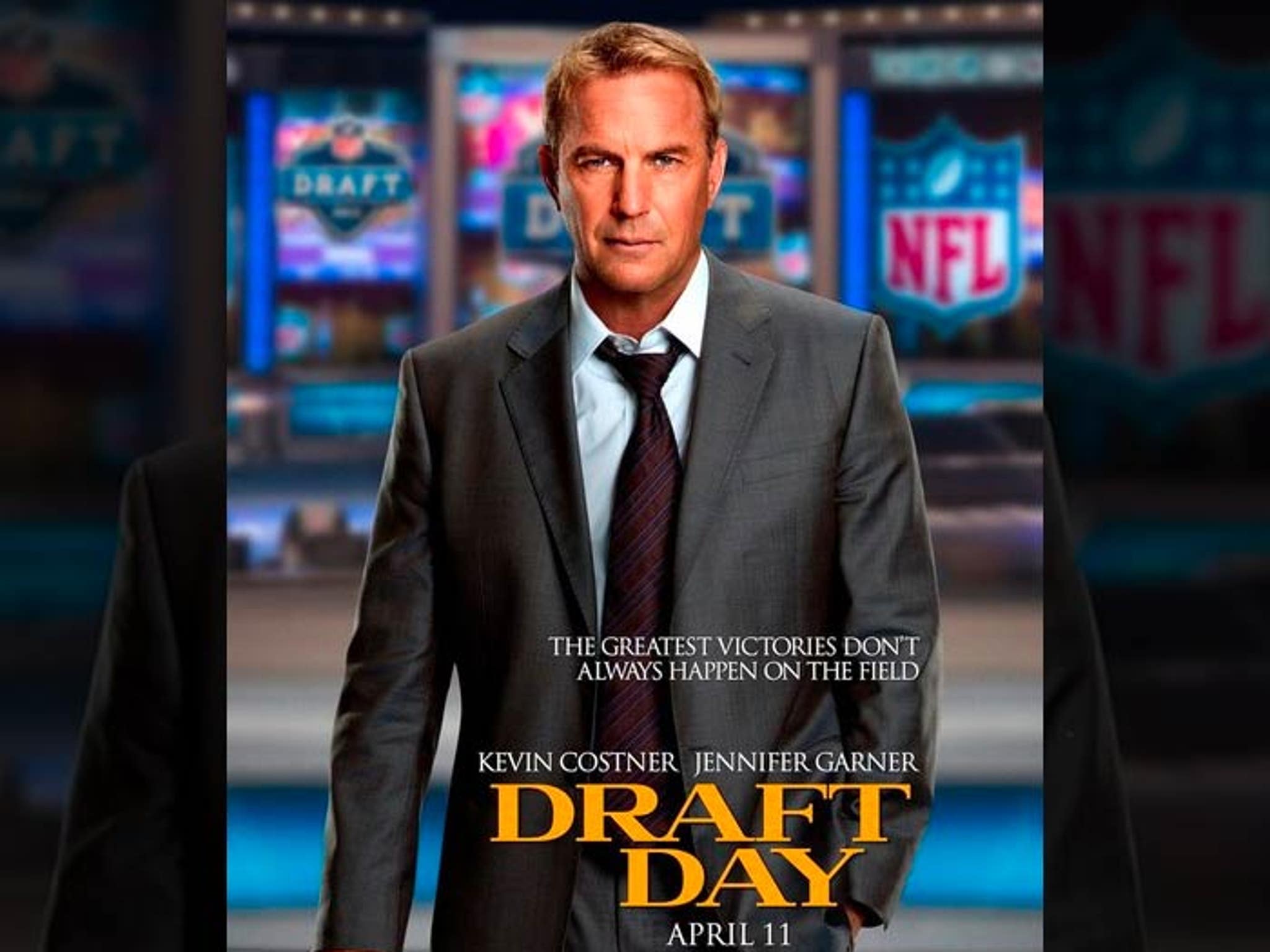 Kevin Costner -- Dumbest Fight Ever  For Credit on Sucky 'Draft