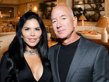jeff bezos lauren sanches eating miami getty omp