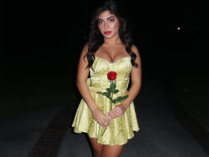 1013-Sexy-Stars-In-Disney-Costumes-Sub3