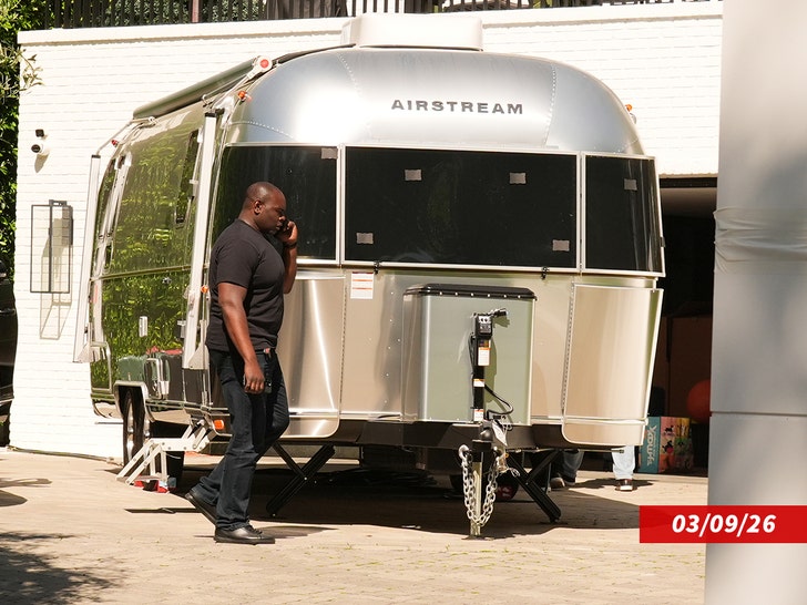 rihanna-airstream-ap-1