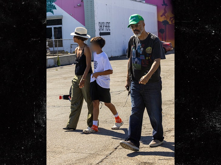 Halle Berry Shops at Best Buy With Van Hunt and Son Maceo in Los Angeles backgrid 2
