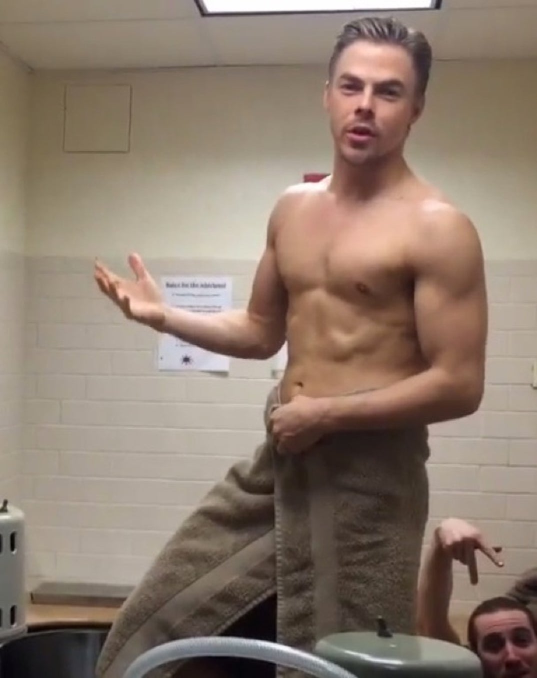 1206_derek_hough_shirtless09