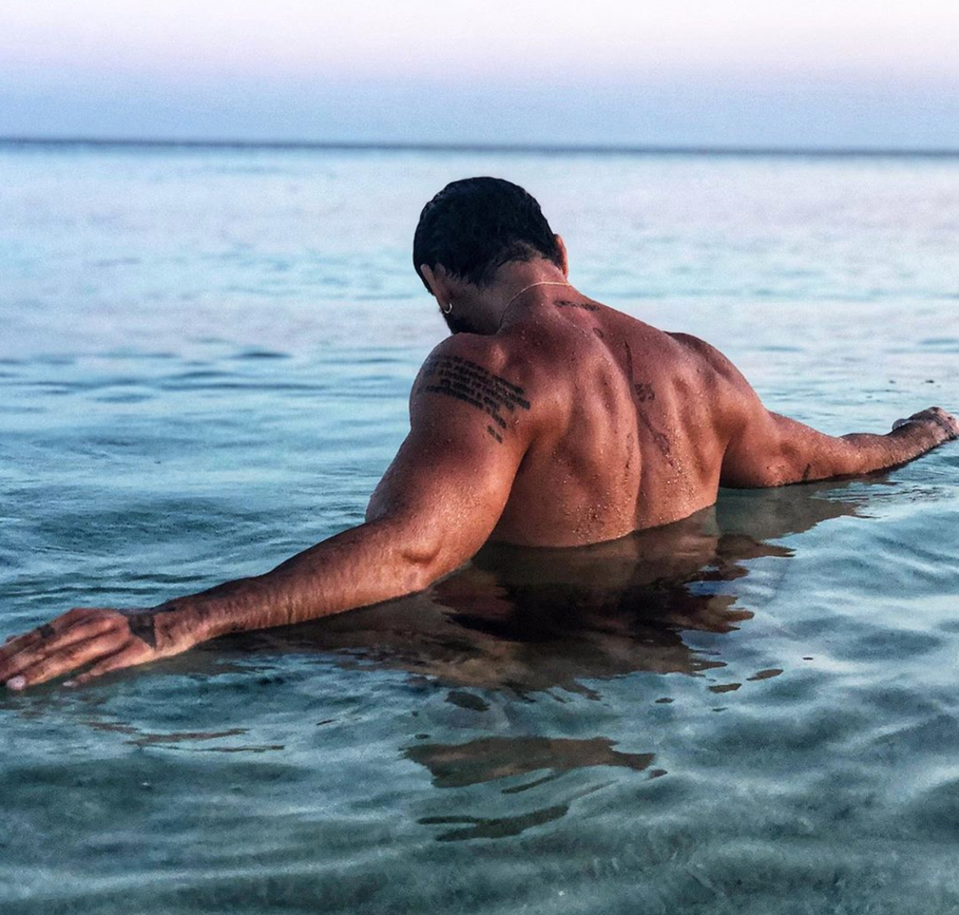 Michele-Morrone-shirtless-photos5