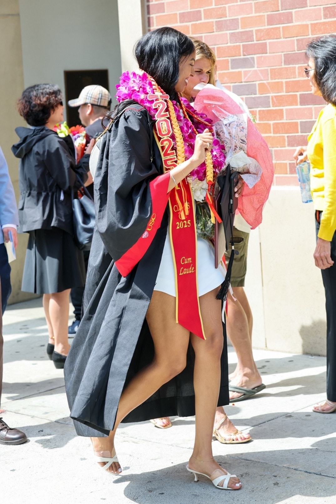 natalia bryant graduation dress Congratulations to #NataliaBryant graduation special picture with LeBron James and Vanessa Bryant