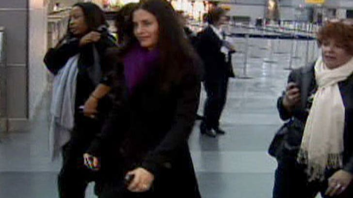 Courteney Cox Treats Photogs Like Dirt