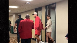 061225-taylor-swift-travis-kelce-primary