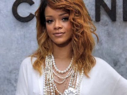 070213_tv_rihanna